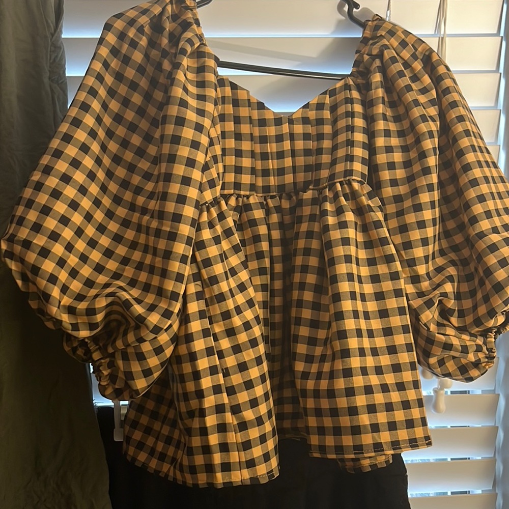Gingham puff sleeve blouse from Nasty Gal. Never been worn. Size 6